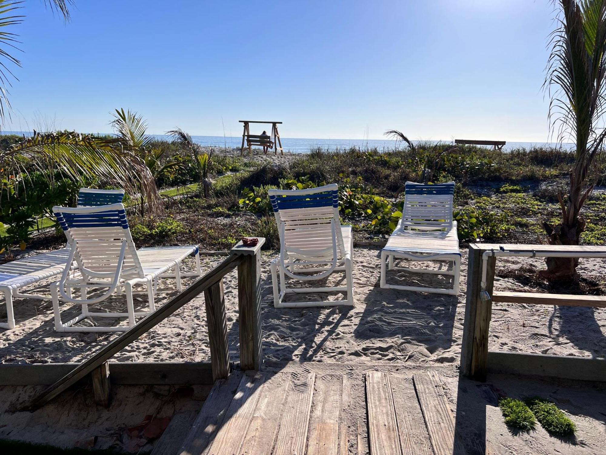 Anthony'S On The Beach Cocoa Beach Exterior photo